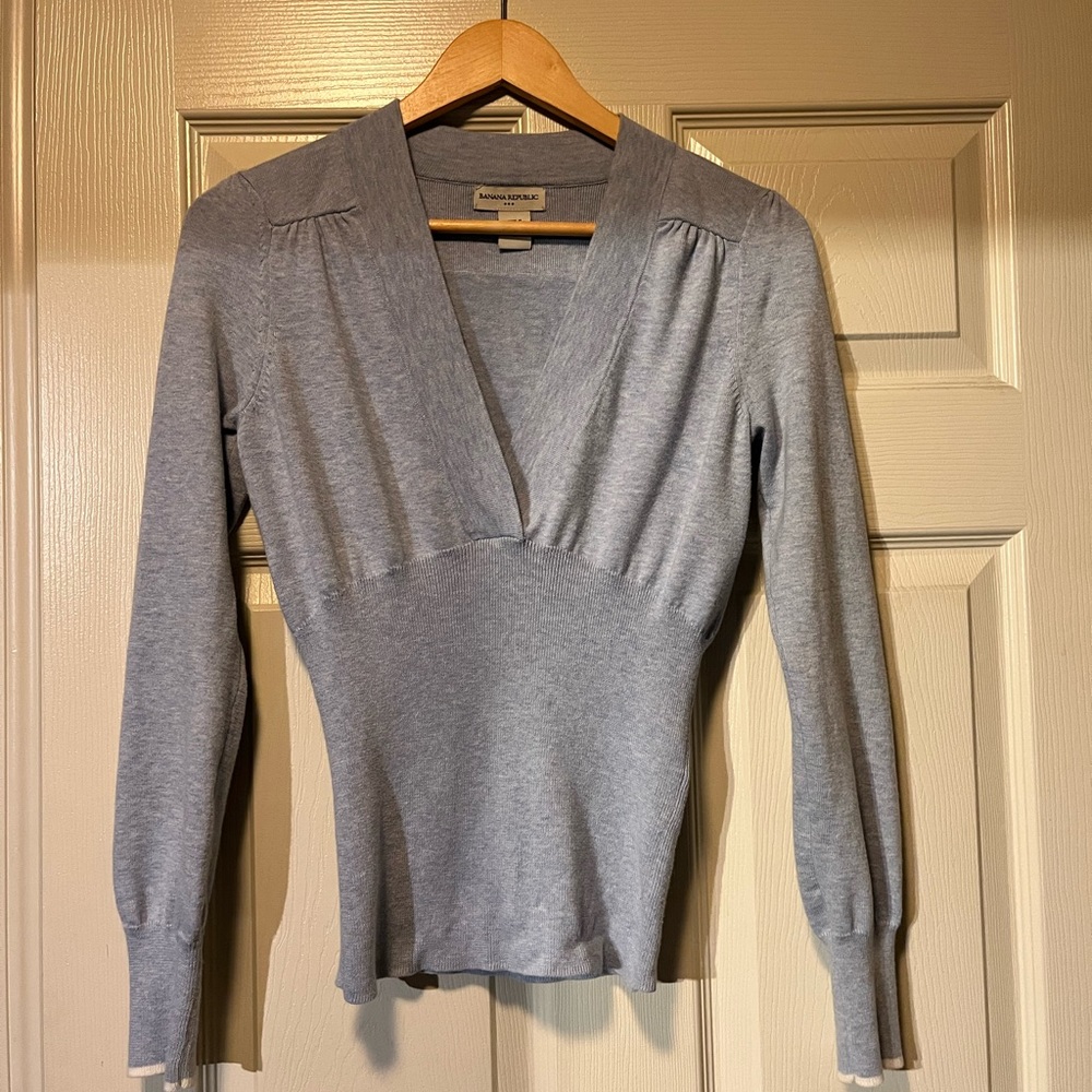 Banana republic V-neck sweater blue medium